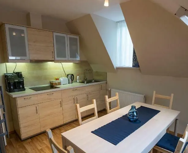 Airport Apartment *